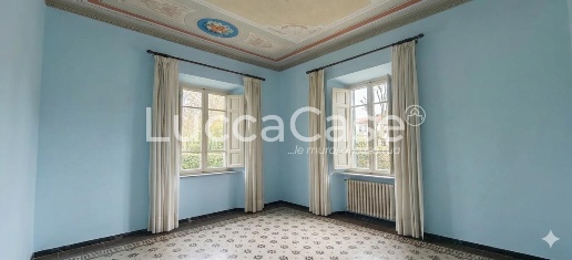 Foto Villa unifamiliare a Lucca Sant'Anna di 350 m² con 11 locali