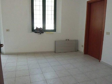 Foto Magazzino a Cascina Navacchio Nord - Zambra di 35 m² con 1 locali