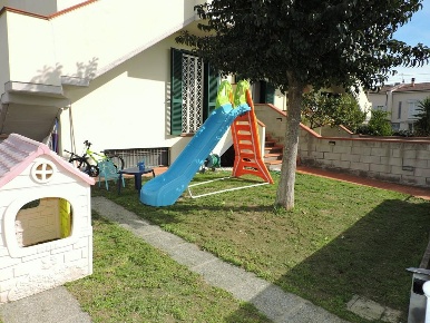 Foto Villa unifamiliare a Cascina di 90 m² con 5 locali in vendita