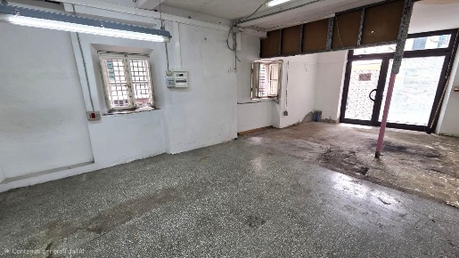 Foto Locale commerciale a Lucca Piazza Anfiteatro - Torre Guinigi di 45 m²