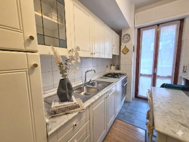 Foto Appartamento a Carrara Avenza di 117 m² con 5 locali in vendita