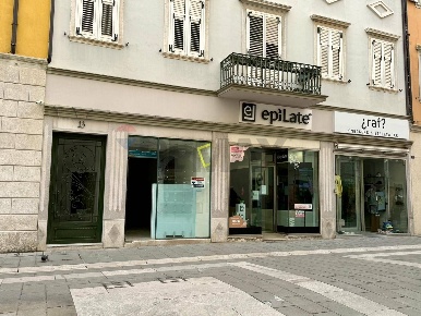 Foto Locale commerciale in VIA SAN LAZZARO 11, Trieste Borgo Teresiano