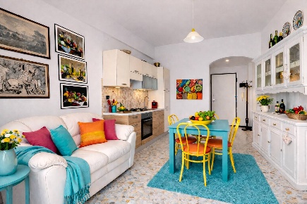 Foto Appartamento in Via Generale Arnaldi, Finale Ligure Centro di 64 m²