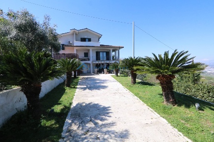 Foto Case semi ndipendenti in via Fratte Grandi snc, Colonnella di 400 m²