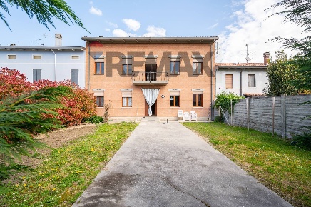 Foto Casa indipendente in Frattini 33, Dosolo Correggioverde di 364 m²