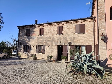 Foto Villa unifamiliare in Via Madonna Boschi 14, Poggio Renatico di 600 m²