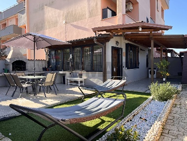 Foto Appartamento in Via Taglio delle Cinque Miglia 61, Anzio di 120 m²