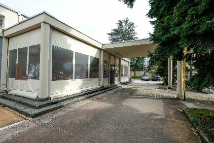 Foto Locale commerciale a Bergamo Redona di 450 m² con 1 locali in vendita