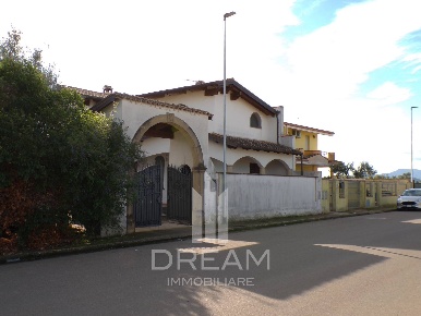 Foto Villa unifamiliare in via Perda Lada, Decimoputzu di 246 m² in vendita