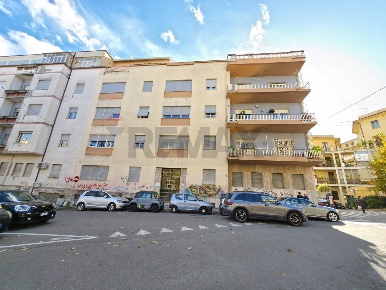 Foto Appartamento in VIA BRENTA 45, Cosenza Centro di 300 m² con 10 locali