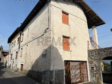 Foto Case semi ndipendenti in via Garibaldi 18, Solto Collina Esmate