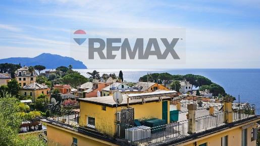 Foto Appartamento in Via Capolungo 56, Genova Sant'Ilario di 112 m²