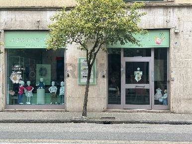 Foto Locale commerciale in VIA MONTESANTO 63/65, Cosenza Centro di 150 m²