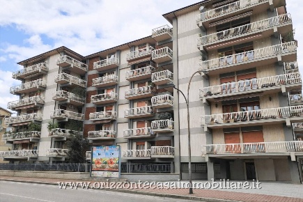 Foto Appartamento a Ascoli Piceno di 154 m² con 8 locali in vendita