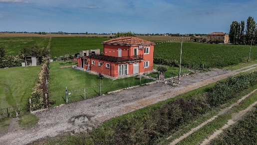 Foto Casa indipendente in Via Polesini 5, Tresignana di 162 m² con 7 locali