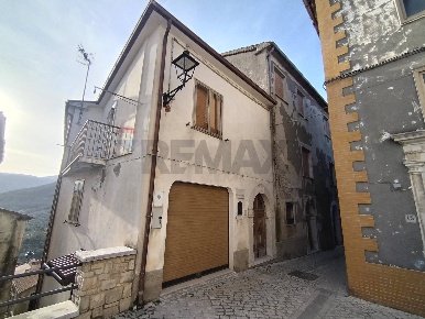 Foto Case semi ndipendenti in VIA REGINA MARGHERITA 20, Sassinoro di 182 m²