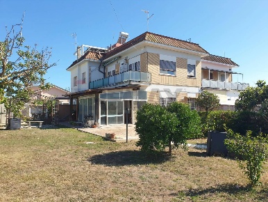 Foto Villa unifamiliare in viale nuova california 48, Ardea di 160 m²