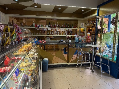 Foto Locale commerciale a Verona Centro Storico di 80 m² con 2 locali