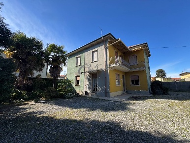 Foto Casa indipendente in Via Antonio Stoppani, Mariano Comense Centro