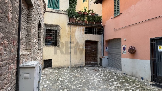 Foto Laboratorio in Via del Mercato 1, Foligno Centro Storico di 150 m²
