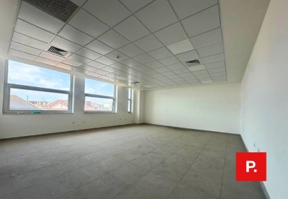Foto Locale commerciale in Via Nazionale Appia, Curti di 100 m² in affitto