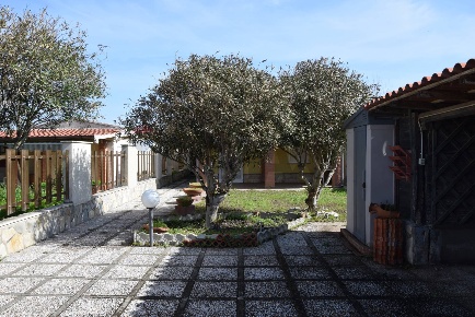 Foto Villa unifamiliare in Via Calabria 73, Ardea di 75 m² con 5 locali