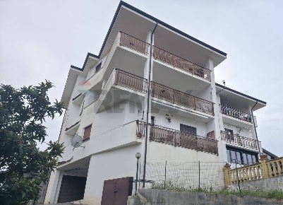 Foto Appartamento in Maria Callas 11, Mendicino di 110 m² con 4 locali