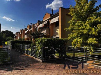 Foto Appartamento in Via Nazionale, Spresiano Centro con 4 locali