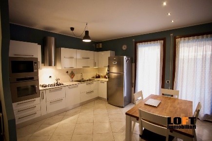 Foto Appartamento a Ponte San Nicolò Centro di 110 m² con 3 locali