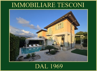 Foto Villa unifamiliare in via palestro 100, Pietrasanta di 220 m²