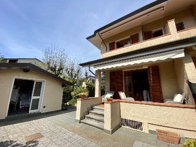 Foto Villa unifamiliare in via Duca d'Aosta, Pietrasanta di 130 m²