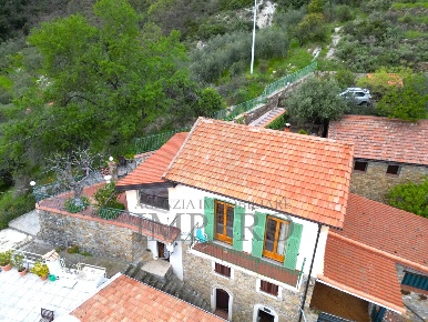 Foto Casa indipendente in Negi Fumei, Perinaldo di 75 m² con 4 locali