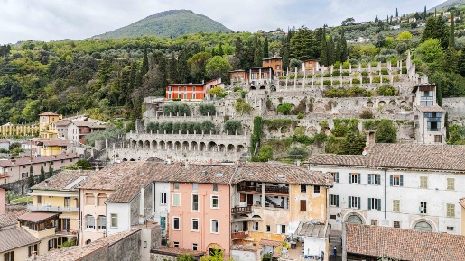 Foto Appartamento in Via Benamati, Toscolano-Maderno di 53 m² con 25 locali