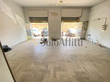 Foto Locale commerciale in Via Sud Piazza d'Armi 40, Caserta di 50 m²