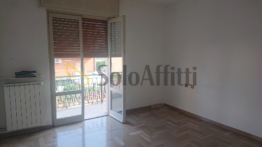 Foto Appartamento in Via A. Vespucci 7, Solaro Centro di 90 m² con 3 locali