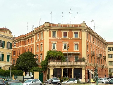 Foto Appartamento in Via delle Alpi, Roma di 130 m² con 4 locali in vendita