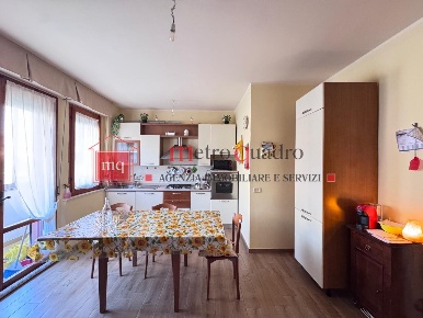 Foto Appartamento a Cascina Centro di 105 m² con 5 locali in vendita