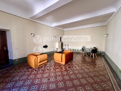 Foto Appartamento a Lucca Piazza Anfiteatro - Torre Guinigi di 100 m²