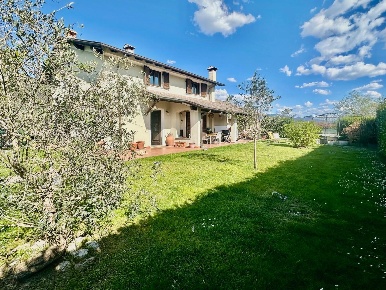 Foto Casa indipendente a Carrara Fontia, Fossola, Fossone di 250 m²