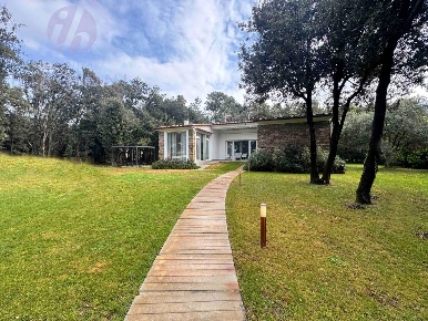 Foto Villa unifamiliare a Pietrasanta di 180 m² con 7 locali in vendita