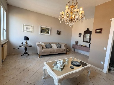 Foto Appartamento a Cecina Cecina Centro di 120 m² con 8 locali in vendita