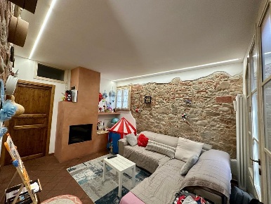 Foto Villa a schiera a Montecarlo Marginone di 100 m² con 5 locali