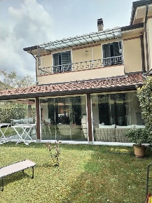 Foto Villa a schiera a Massa Romagnano di 140 m² con 5 locali in vendita