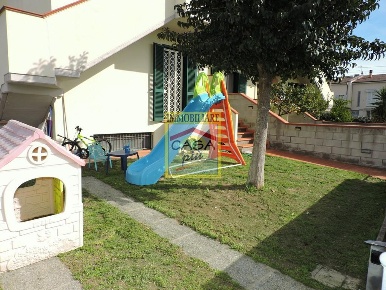 Foto Villa unifamiliare a Cascina di 90 m² con 5 locali in vendita