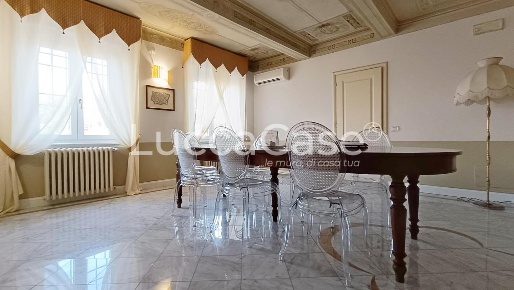 Foto Ufficio a Lucca Arancio di 150 m² con 5 locali in affitto