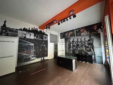 Foto Negozio in Via Washington, Milano Washington di 40 m² con 1 locali