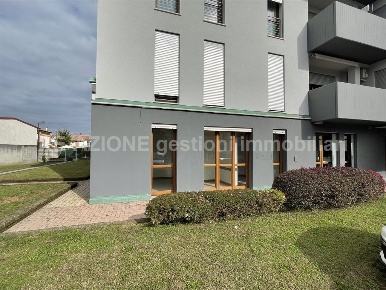 Foto Negozio in Via Roma, Carmignano di Brenta Centro di 95 m² in vendita