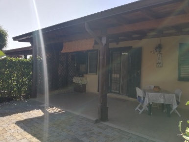 Foto Villa unifamiliare in via Castello di Roccella 1, di 59 m² in vendita