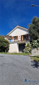 Foto Casa indipendente in via Valentino Iansa, Vendone Castellaro di 83 m²
