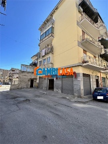 Foto Magazzino a Palermo Guadagna di 70 m² con 1 locali in vendita